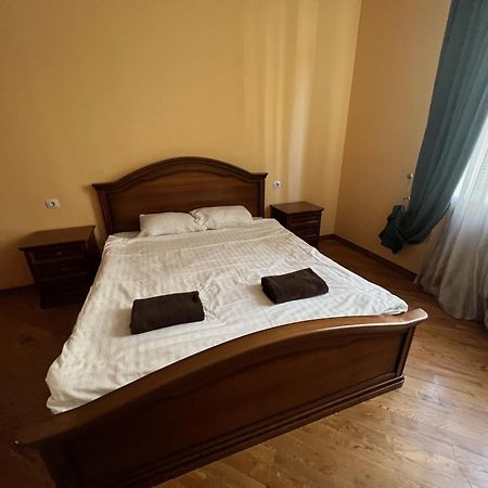 Central House Lviv Eksteriør billede